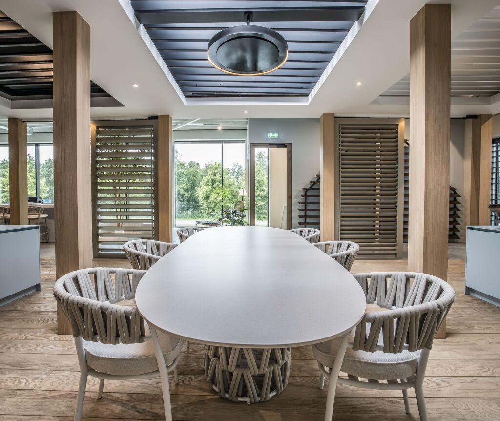 Showroom-Livium Roof Structure